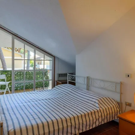 5 Bedroom Gorgeous Home In Marina Romea Holiday home *
