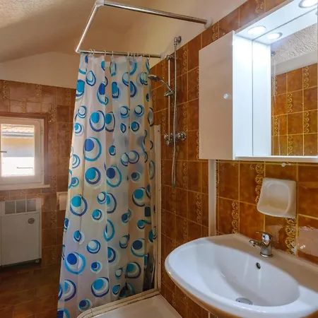 5 Bedroom Gorgeous Home In Marina Romea *