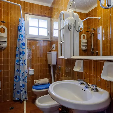 5 Bedroom Gorgeous Home In Marina Romea Dom wakacyjny