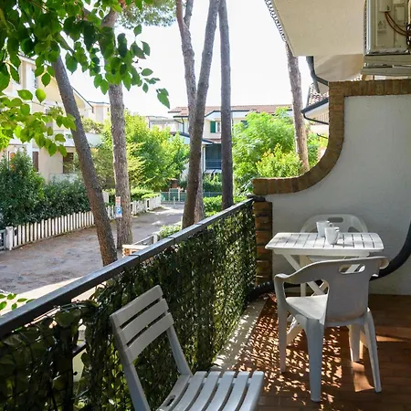 Dom wakacyjny 5 Bedroom Gorgeous Home In Marina Romea